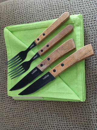 Cuberteria Valira - 2 cuchillos, 2 tenedores