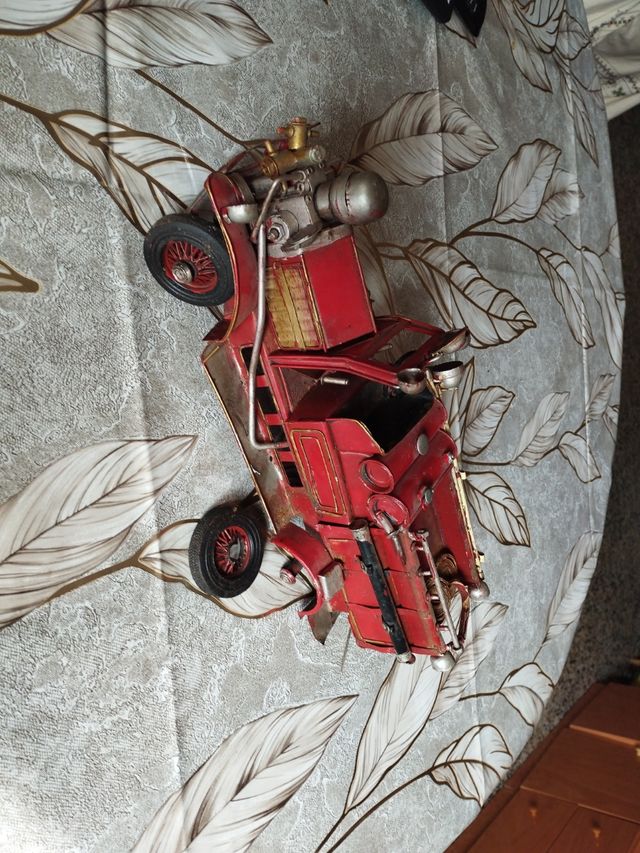 Camión de bomberos de chapa