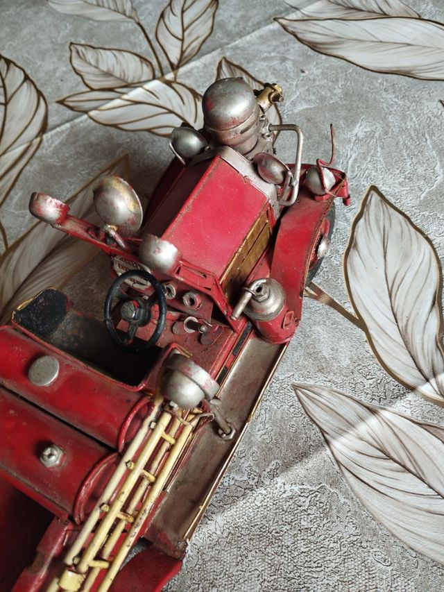 Camión de bomberos de chapa