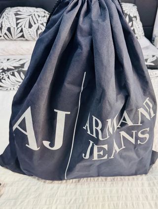 Bolso, zapatillas y cinturón Armani Jeans negros