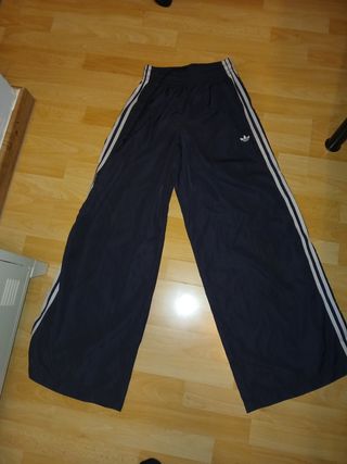 Pantalón adidas ancho