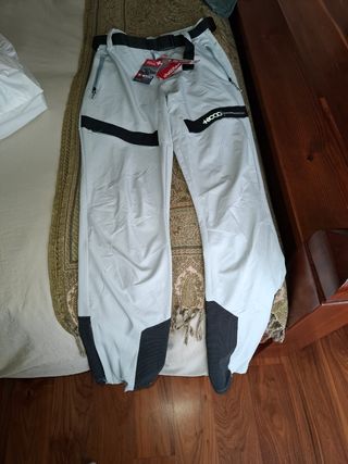 Pantalon montaña  +8000 talla m nuevo con etiqueta