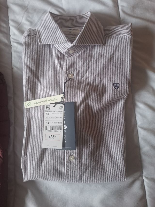 Chaleco y camisa Álvaro Moreno