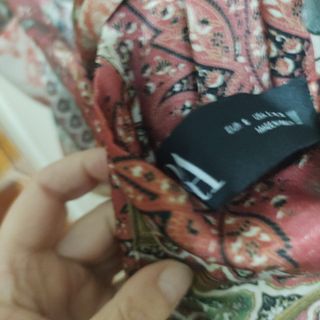 kimono estampado reversible de Zara.