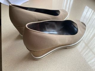 Zapatos de cuña muy elegantes y comodos
