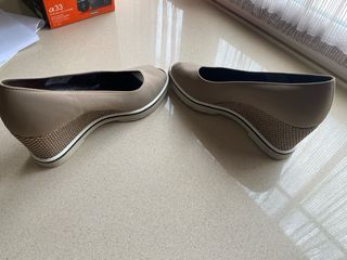 Zapatos de cuña muy elegantes y comodos