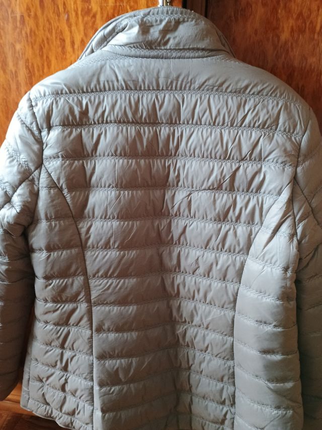 Cazadora beige acolchada