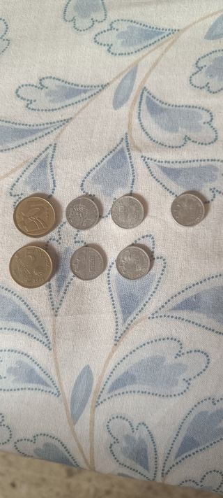 Diferentes monedas de pesetas