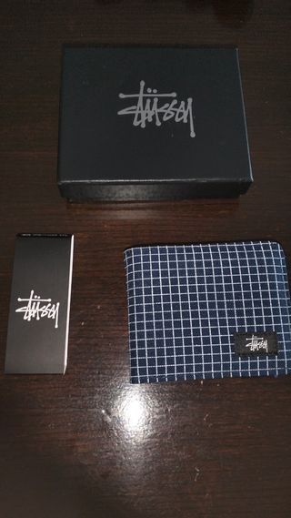 Cartera Stussy azul y blanca