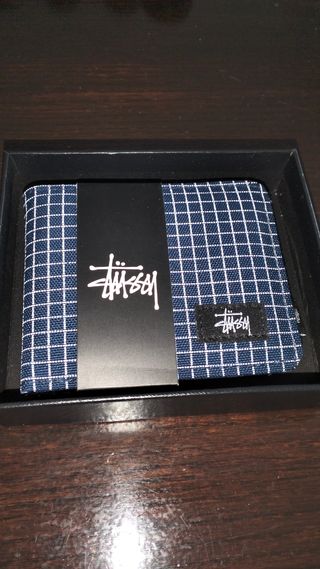 Cartera Stussy azul y blanca