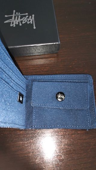 Cartera Stussy azul y blanca