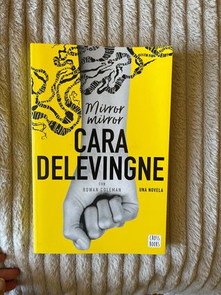 Mirror, Mirror: Una novela. Con Rowan Coleman