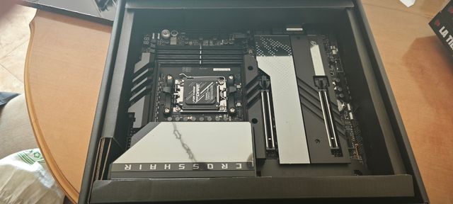 Placa base Asus ROG Crosshair X670E Hero