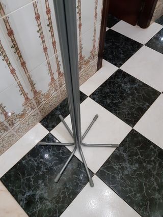 Perchero 6 colgadores 1,70cm alto