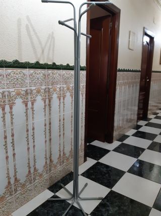 Perchero 6 colgadores 1,70cm alto