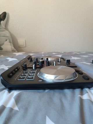 Mesa de mezclas Hercules Universal DJ