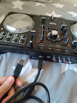 Mesa de mezclas Hercules Universal DJ