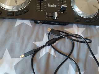 Mesa de mezclas Hercules Universal DJ