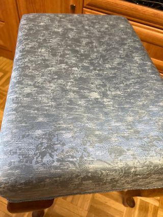 Sedia bassa a piedi nudi