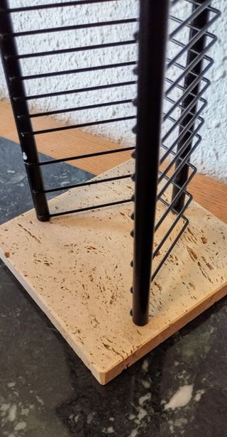 COLUMNA CD'S CON BASE DE PIEDRA NATURAL