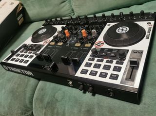 Traktor Kontrol S4