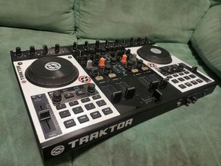 Traktor Kontrol S4