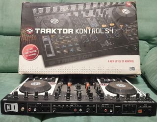 Traktor Kontrol S4