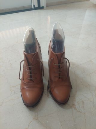 Botín camel de tacón pikolinos