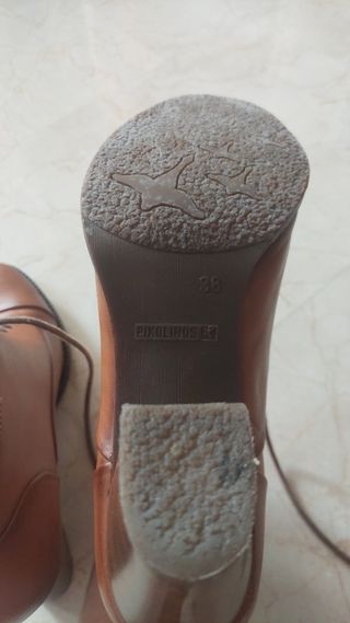 Botín camel de tacón pikolinos