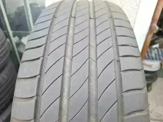 215 60 R17 96V Michelin - 1 neumático al 70%