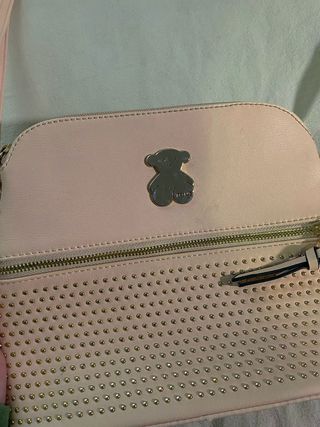 
✨ **¡Descubre este adorable bolso de TOUS!** ✨