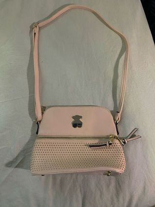 
✨ **¡Descubre este adorable bolso de TOUS!** ✨