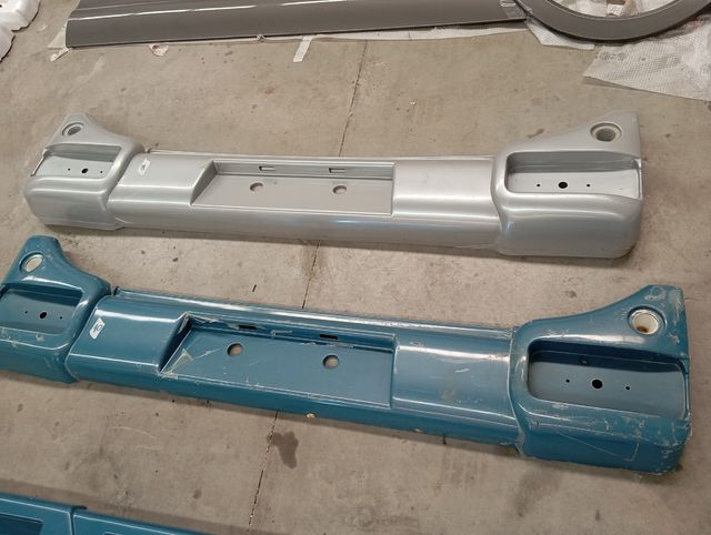 Vendo paragolpes y piezas de autocaravanas