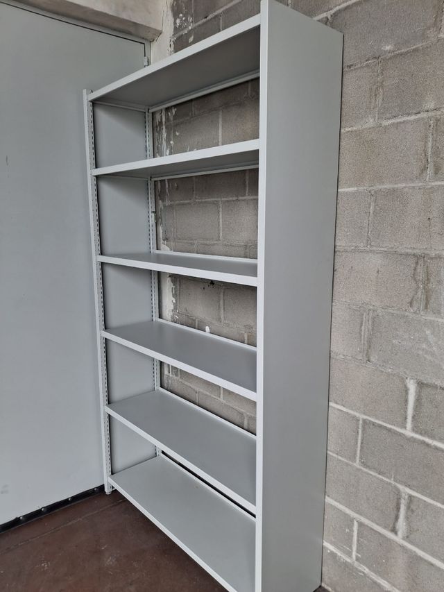 Estantería metálica gris - trastero