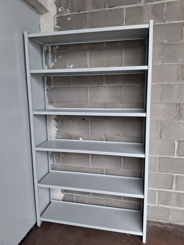 Estantería metálica gris - trastero