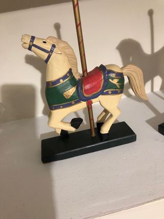 Cavalli da giostra in legno