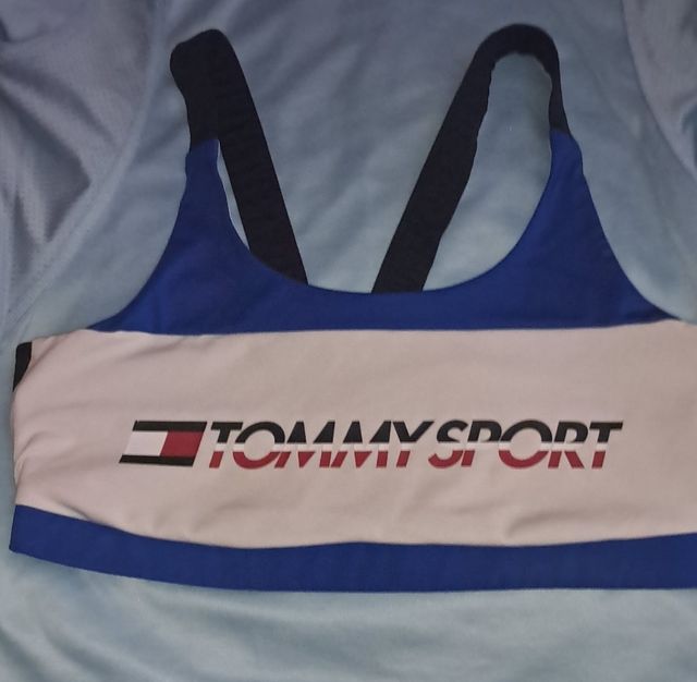 Top deportivo Tommy en perfecto estado