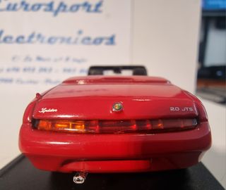 Alfa Romeo Spider 2003 escala 1:43