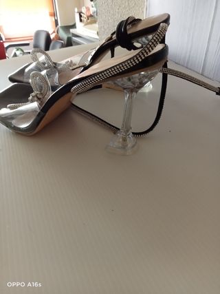 Zapatos tacón alto negros brillantes