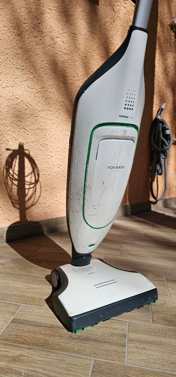 SCOPA ELETTRICA FOLLETTO VK 200
