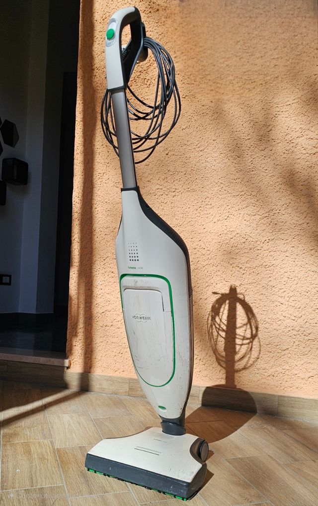 SCOPA ELETTRICA FOLLETTO VK 200