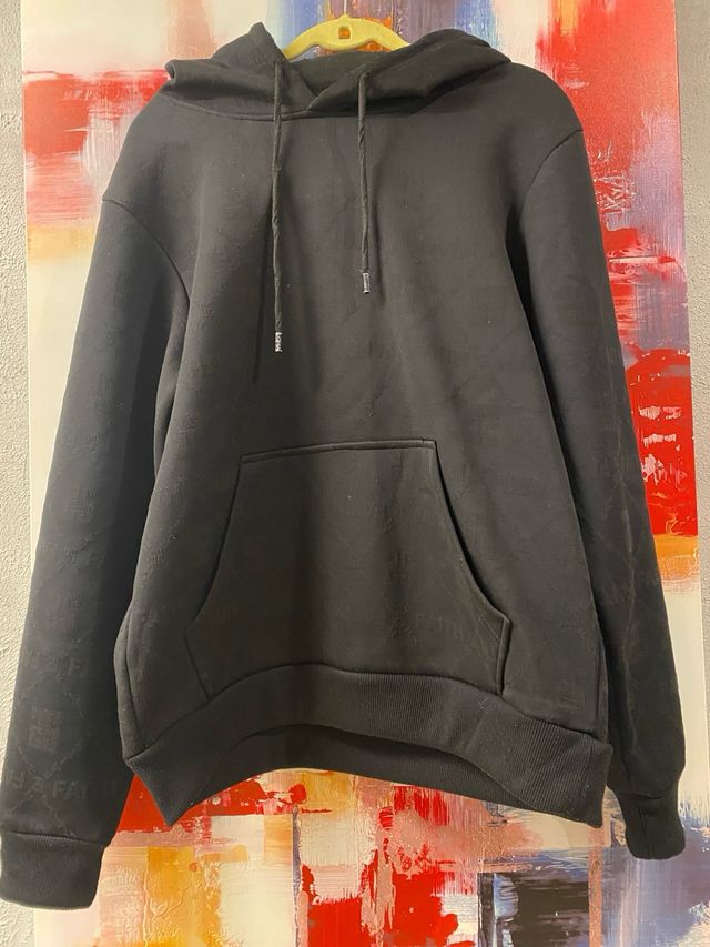 Felpa nera con cappuccio tg. L