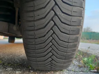 Llantas de 18" y neumáticos 235/60/18