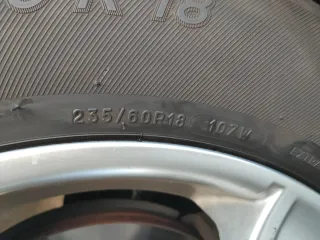 Llantas de 18" y neumáticos 235/60/18