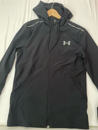 Chaqueta Under Armour negra talla 19/ S