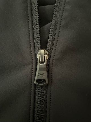 Chaqueta Under Armour negra talla 19/ S