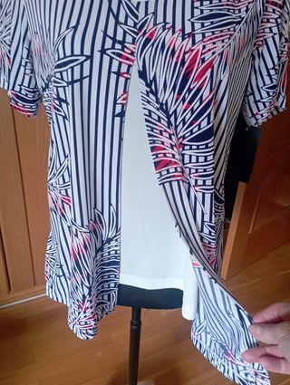 Camiseta rayas azul marino, con ETIQUETA 
