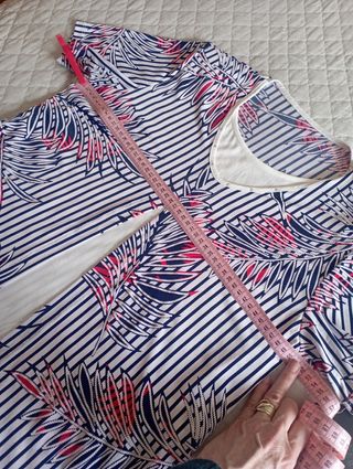 Camiseta rayas azul marino, con ETIQUETA 

