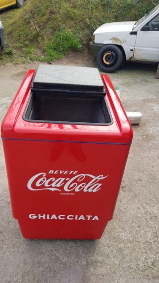 Ghiacciaia frigo della coca cola
