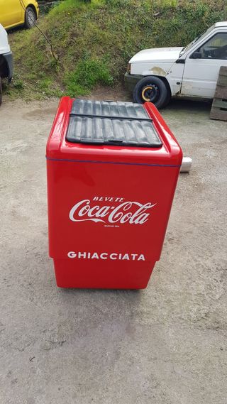 Ghiacciaia frigo della coca cola